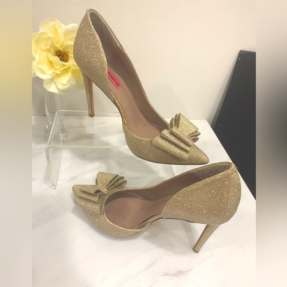 Betsey Johnson Women's Prince-P D’Orsay Bow Pump In Glam Gold - Picture 3 of 12
